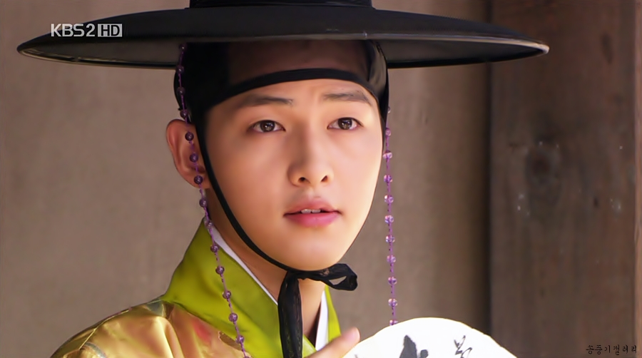 ="11015175">成均馆绯闻 /a>》中的人物,由宋仲基饰演,关令翘,李世扬