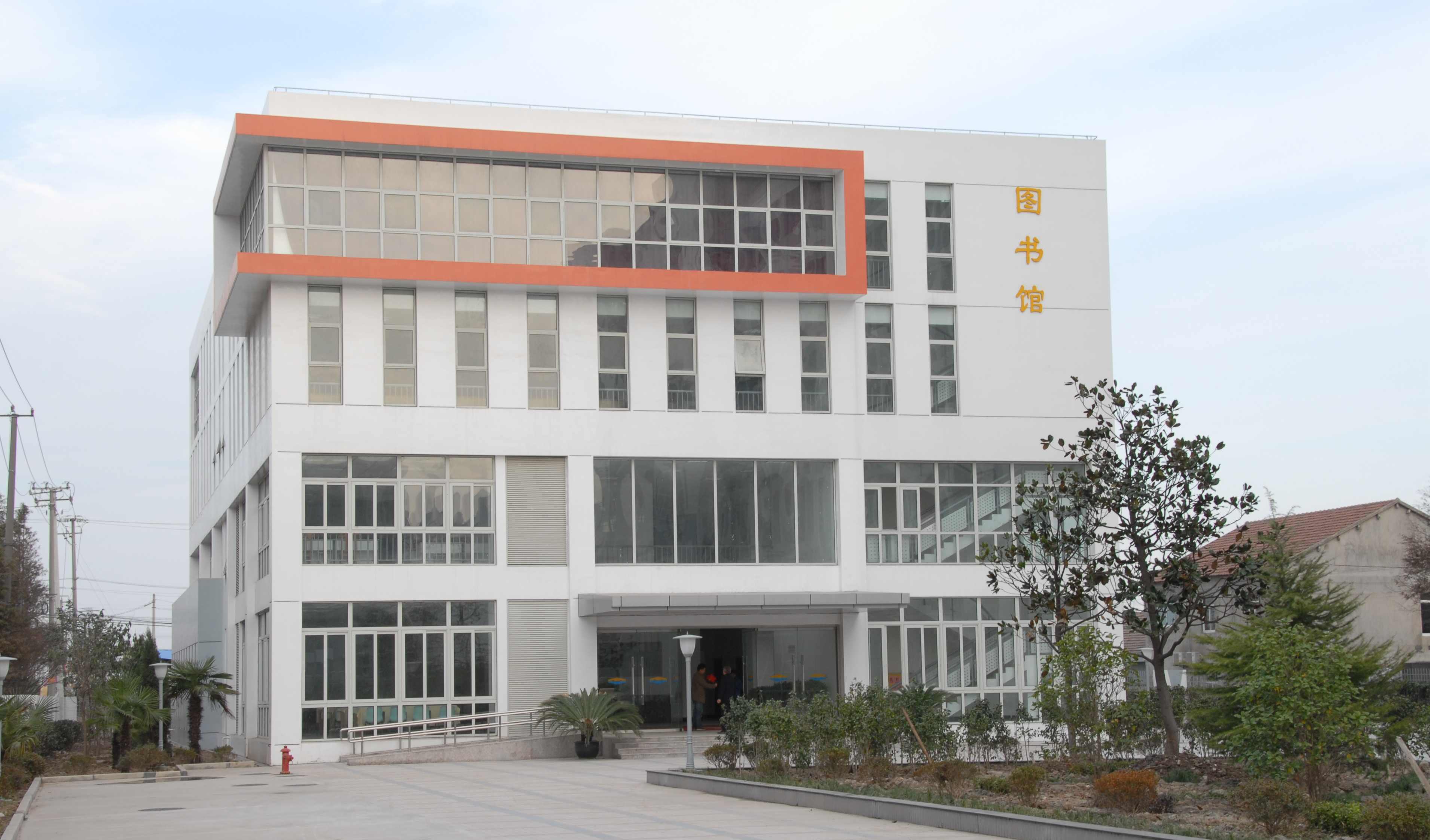  p>上海民远职业技术学院(以下简称民远学院),位于上海市,是纳入国家