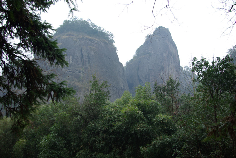  p>天柱峰位于福建省 a target="_blank" href="/item/武夷山/917"