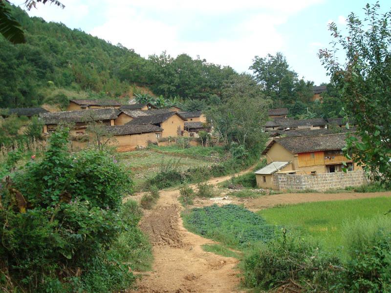  p>聋么自然村隶属于云南省广南县篆角乡坝熬村民委员,属于半山区