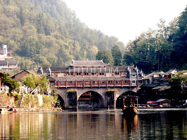 hgcl6t7">凤凰九景 a target="_blank" href="/item/凤凰古城/8138"