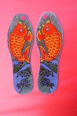  p data-id="gnx6673ozl">割绒纳绣鞋垫属于中国传统手工鞋垫的一种