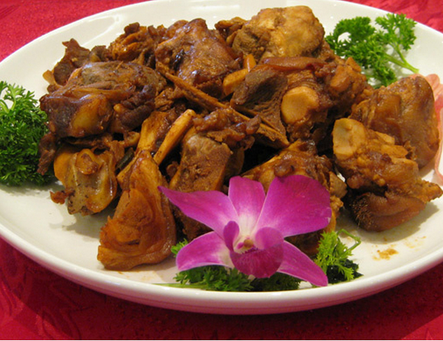  p data-id="gnbp9hflmq">香烤斑鸠,是一道以斑鸠为主要食材制作的