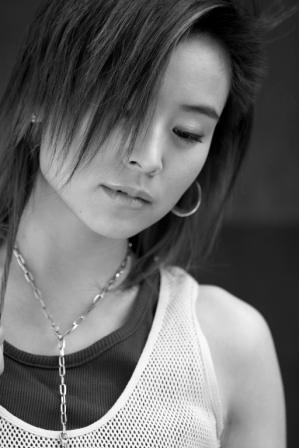 《再也不想回到从前》是刘婕作词,作曲并演唱的歌曲,收录于专辑