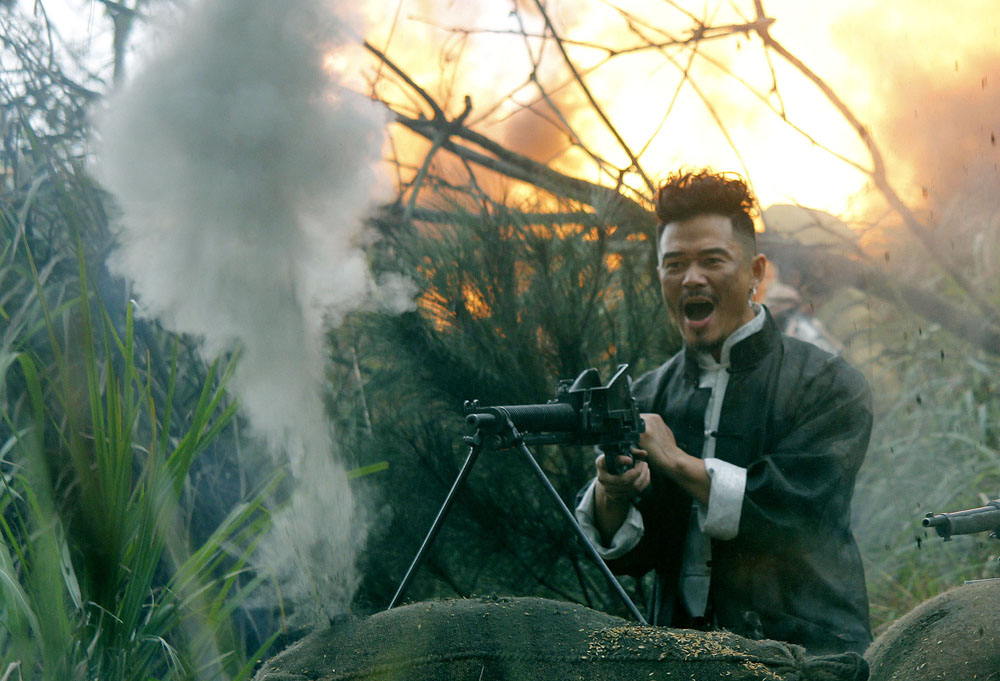 双枪》是 a href="#" data-lemmaid="20072052">周敏 /a>执导的抗战剧