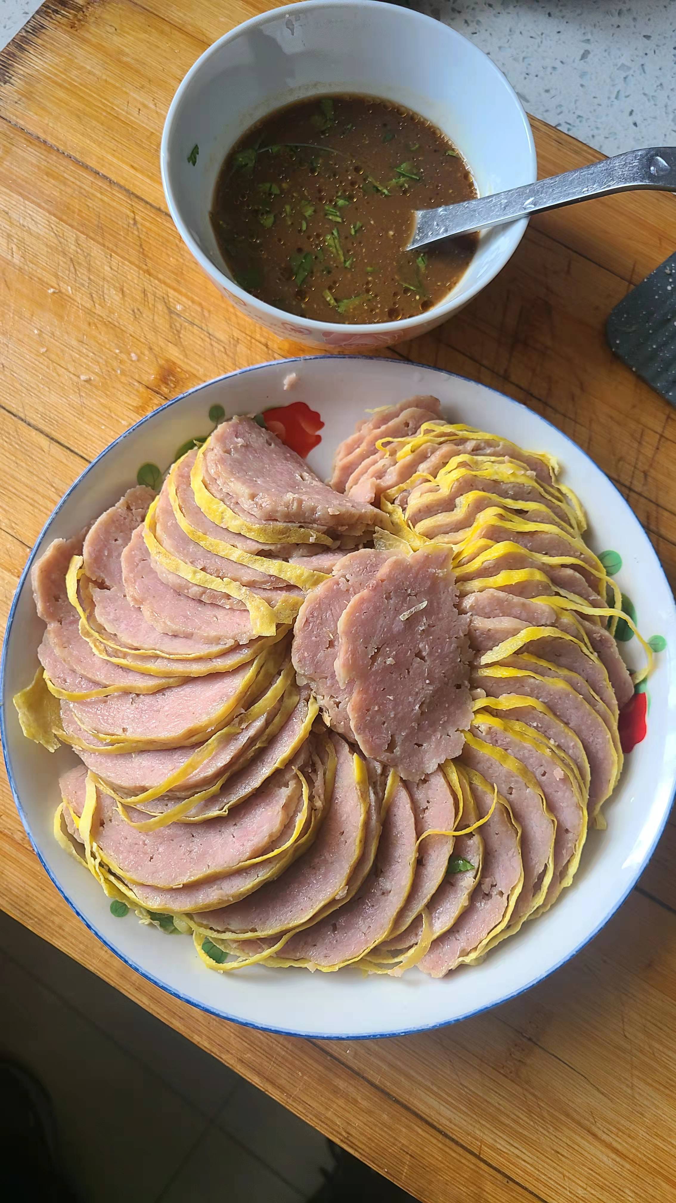  p>河北磁县的一种特色食品,分肉焖与菜焖两种,到过磁县的人,都会被