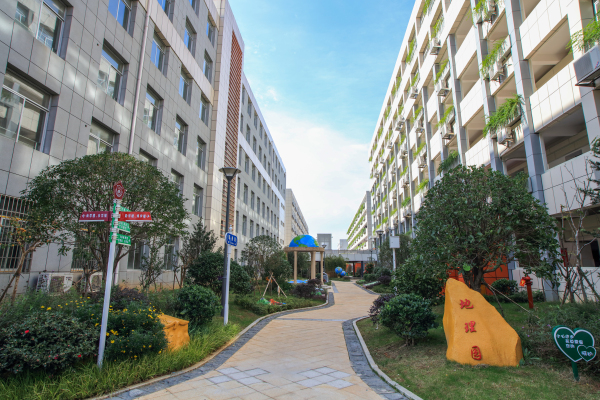 江西科技学院附属中学
