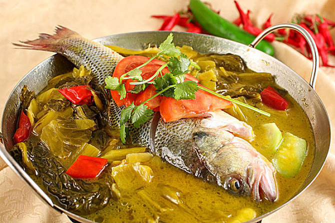 盐酸菜烤鲈鱼