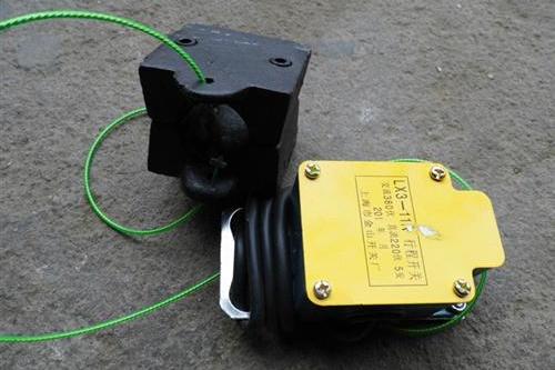  p>限位器是一种为了保护机器及其使用者的安全装置,常见于汽车和起重