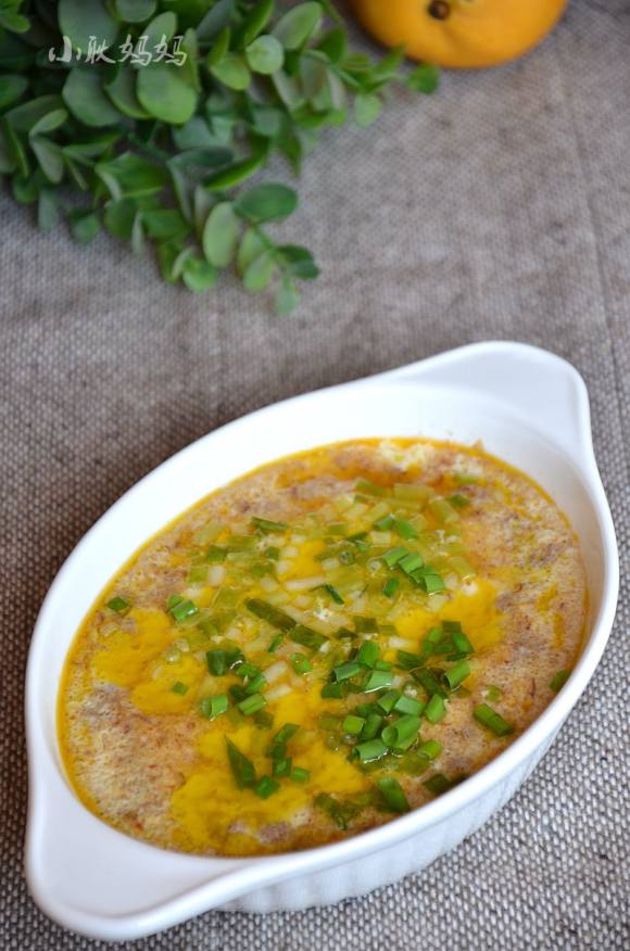  p>肉糜炖蛋是一道简单的家常菜,主料是鸡蛋两只(约100克左右),肉糜