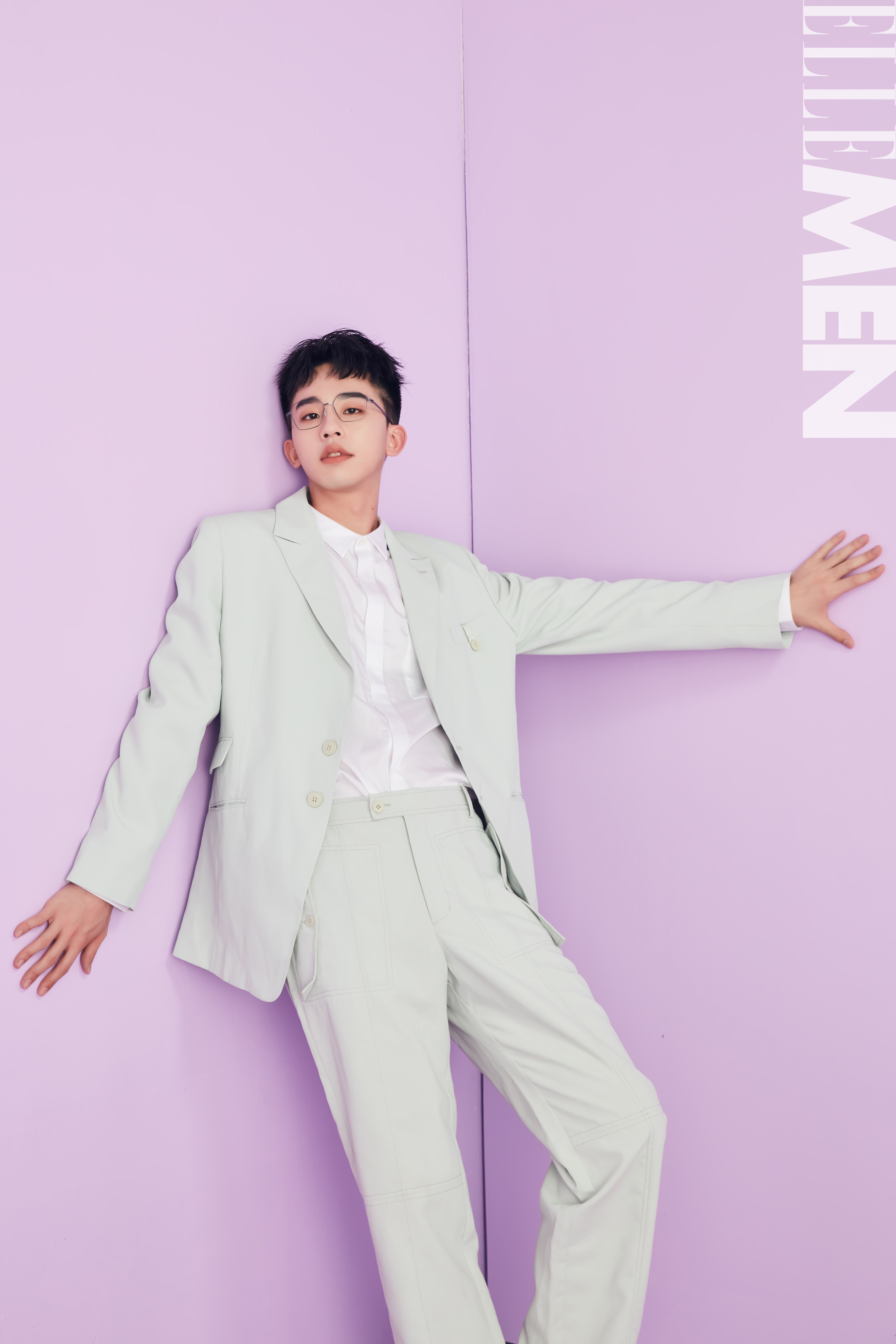  p data-id="gnfb1ydid7">何运晨,男,出生于1994年10月21日,律师,本科