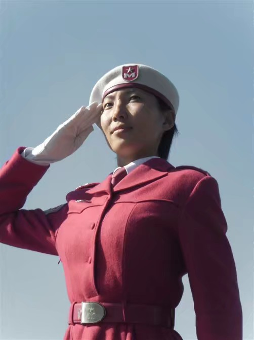  p>路晓雯,安徽姑娘,国庆阅兵女民兵方队队员,军营里的"健身专家".