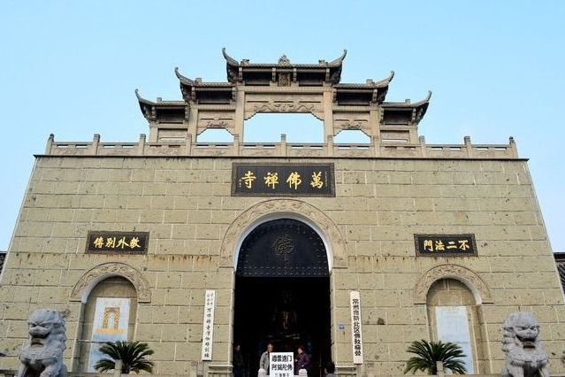  p>深圳万佛禅寺位於罗湖东湖公园南部,由东湖公园南门进去即可,是