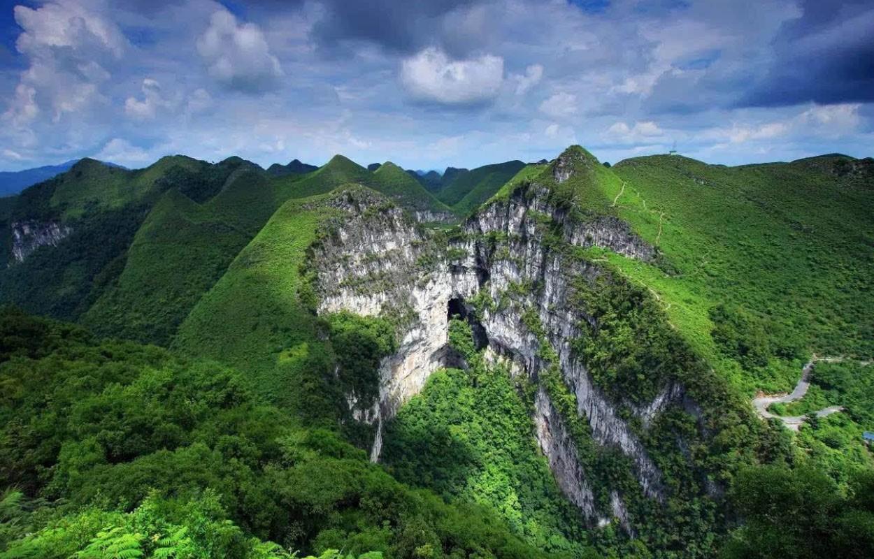 乐业大石围天坑群