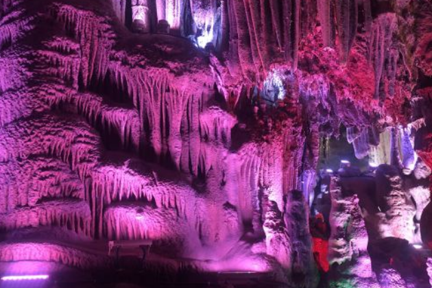  p>长乐宫名胜风景区位于广西河池东兰县长乐镇板登村. /p>