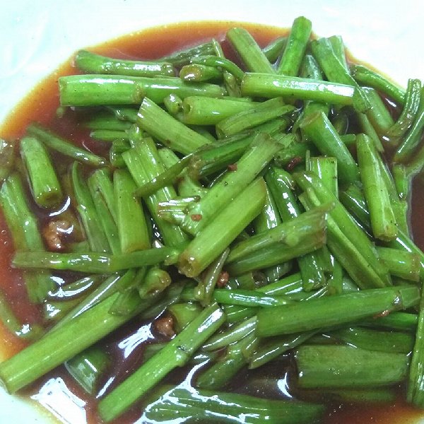  p>炒空心菜杆是一道美食,主要食材有空心菜杆,蒜末等. /p>