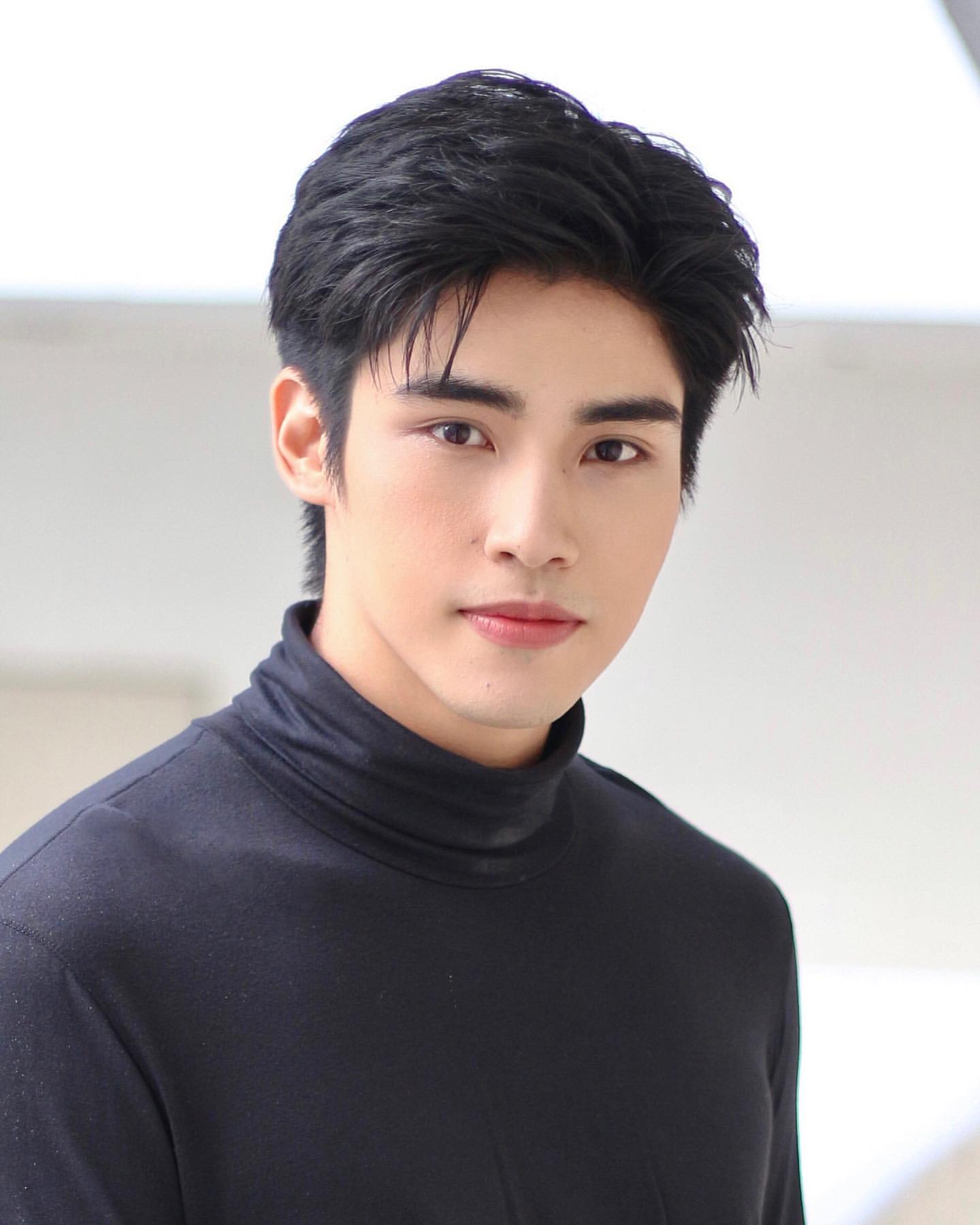 iedp8i">普里潘·萨帕桑萨瓦特(poom),1997年5月6日出生于泰国曼谷