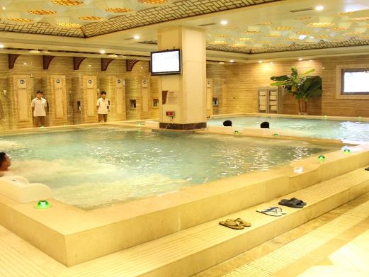  p>水天温泉位于昆明市呈贡区春融街惠兰园小区f01-2商铺. /p>