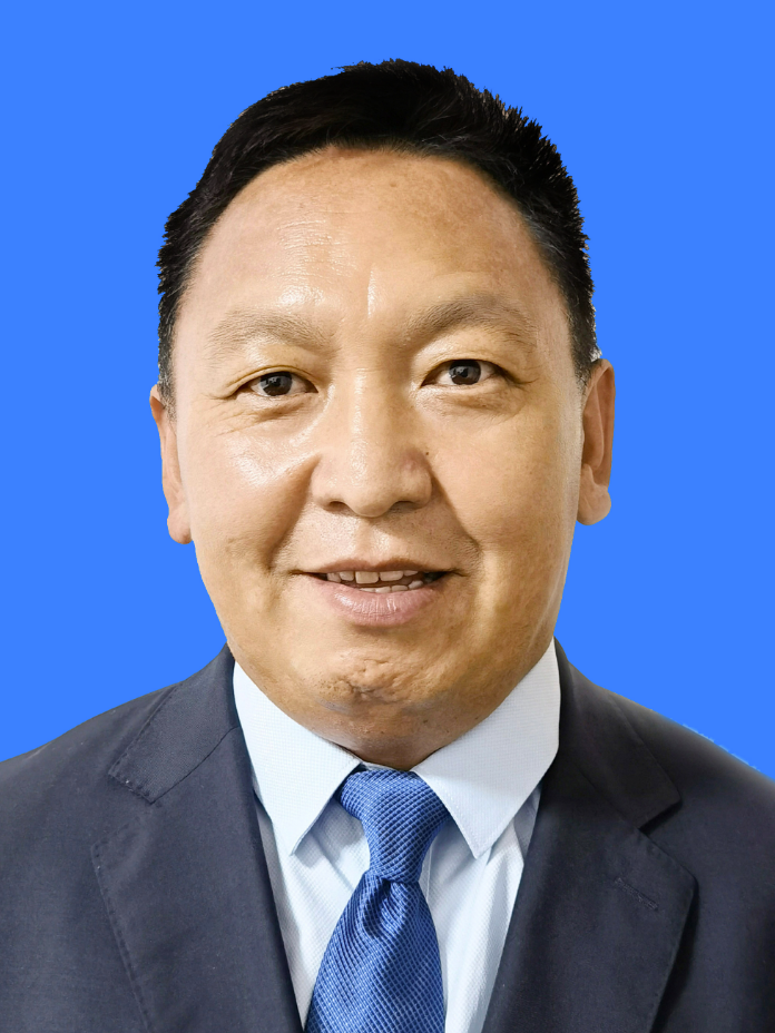 那曲市委统战部副部长,宗教事务局党组书记,副局长,一级调研员 /p>