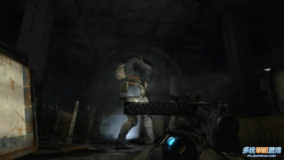  p>《地铁:最后的曙光》 i>(metro: last light) /i>是由4a-games公司