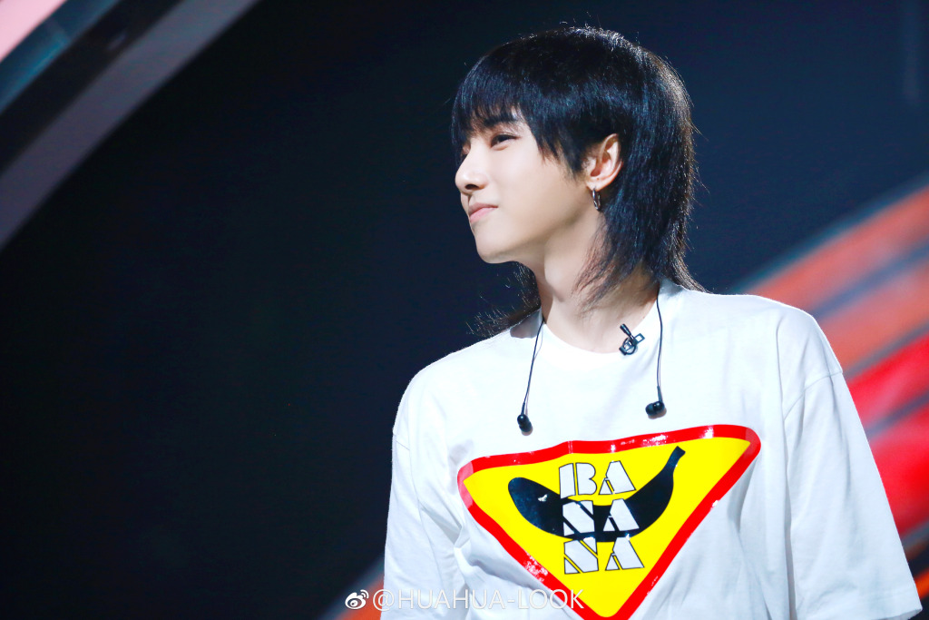  p>华晨宇,1990年2月7日生于湖北省十堰市,中国内地流行乐男歌手,作曲