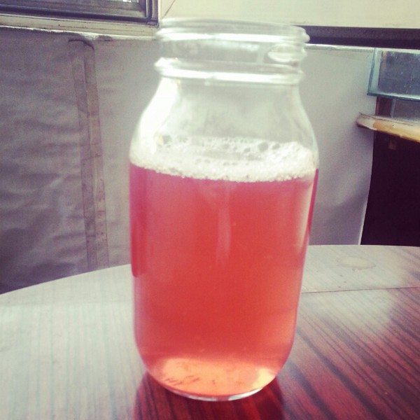 data-id="gnbklot0o4">果子露,在蒸馏水中加入果汁制成的饮料果子露是