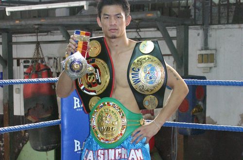  p>蓝桑坤,泰国皇家卫队成员,在泰国搏击界绰号为"白莲斩".