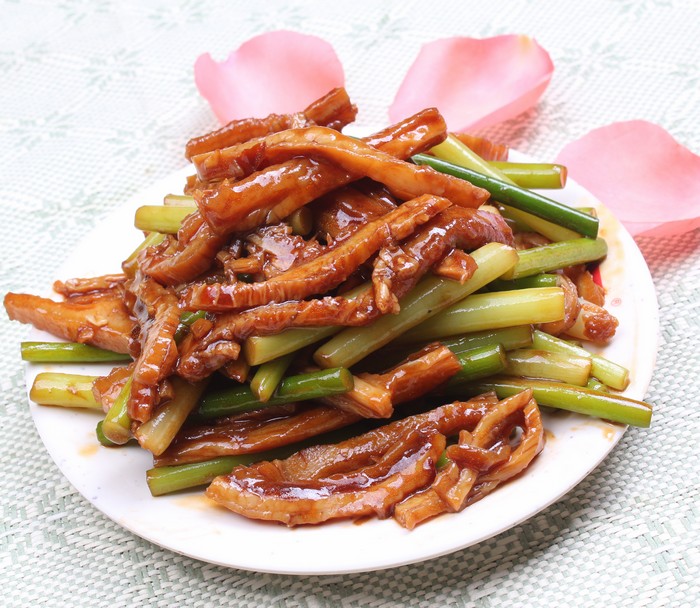 蒜苗炒牛肚