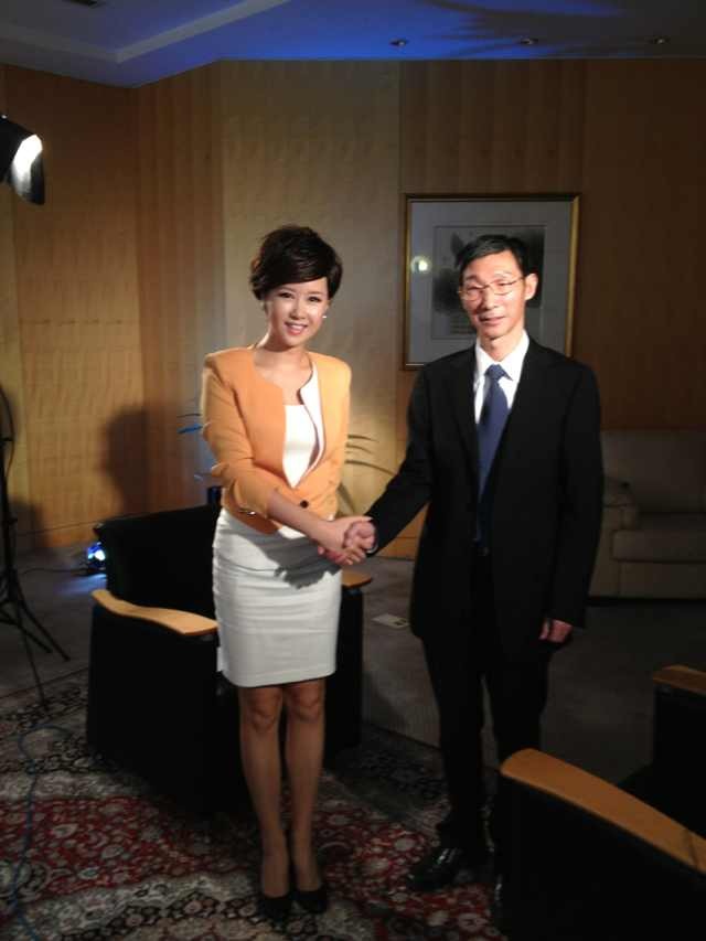  p data-id="gnbp3sonh4">慰笛,本名周婷,女,出生于浙江杭州,浙江大学