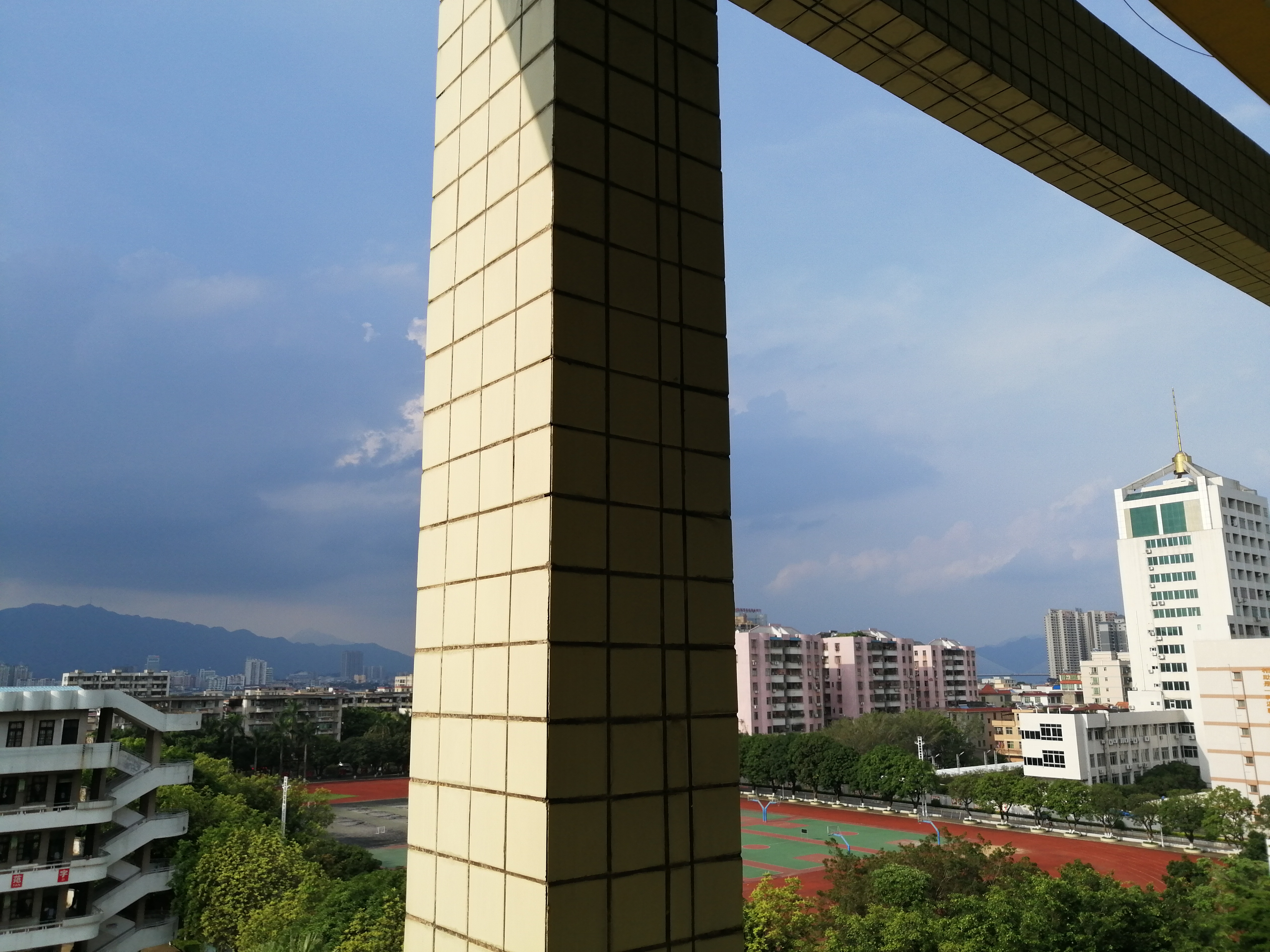 gnbt0f1blj">肇庆市高要区第一中学,原名高要县华侨中学,简称高要一中