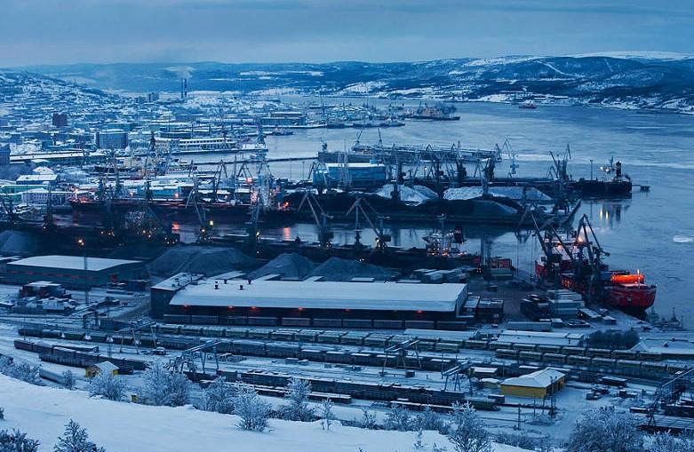  p>摩尔曼斯克港口位于俄罗斯西北沿海科拉河口东岸,临近巴伦支海科拉