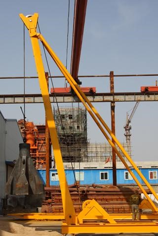  p>冲孔打桩机由桩锤,桩架及附属设备等组成.