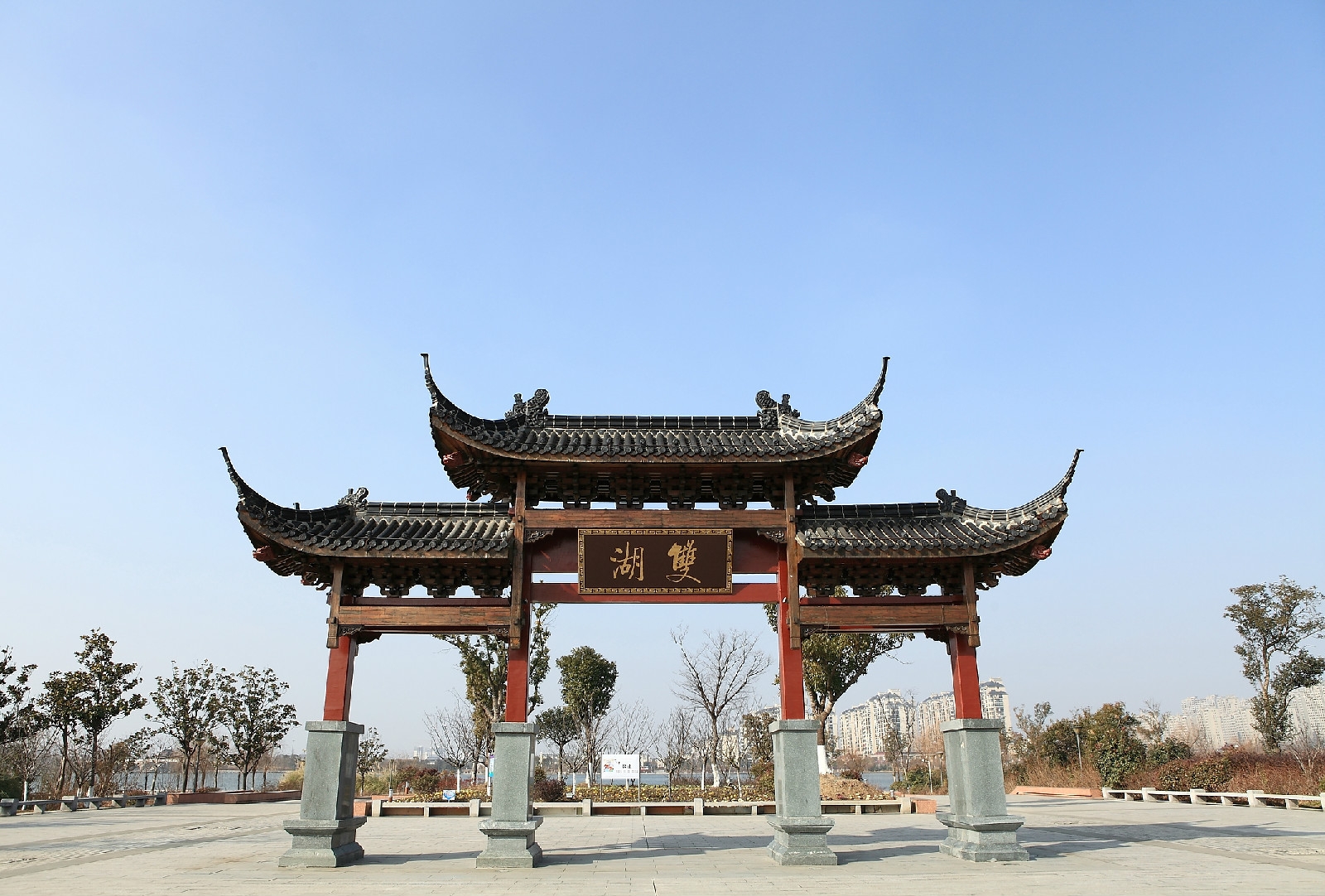  p data-id="gnwyb1oeah">双湖公园位于建湖县 a target="_blank"