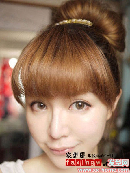  p data-id="gnyudnnocu">花苞头是一种发型,根据发型的样子类似于