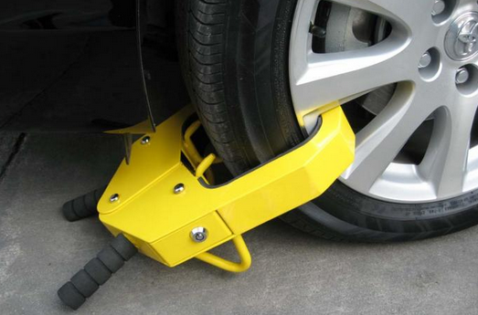  p>汽车防盗器是一种安装在车上,用来增加盗车难度,延长盗车时间的