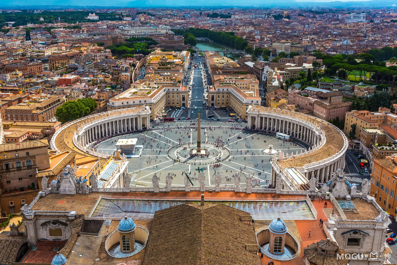  p>圣彼得广场(piazza san pietro)这个集中各个时代的精华的 a