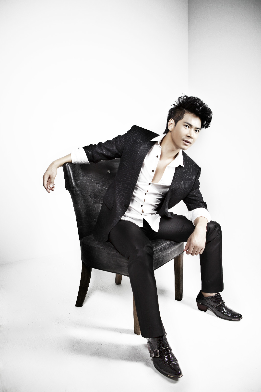  p>李炳渊,原名李渊,出生于 a target="_blank" href="/item/山东省