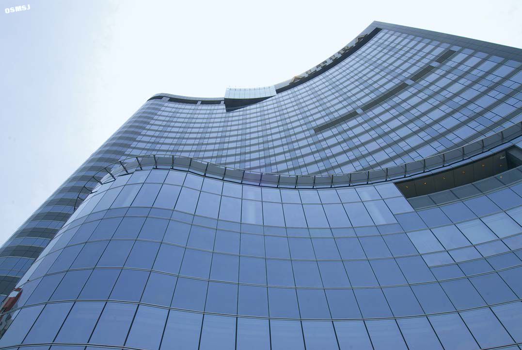  p>澳门新濠锋酒店坐落于凼仔优越地段,远离繁嚣;由世界知名大师精心