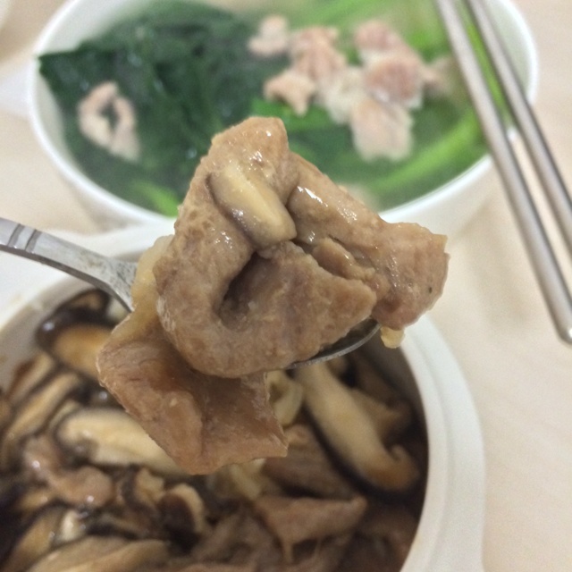 肉片鲜冬菇炖饭