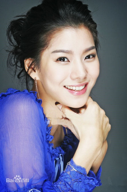 ="gnx7lnxcl1">黄智贤 i>(         ) /i>1983年3月1日出生于韩国仁川