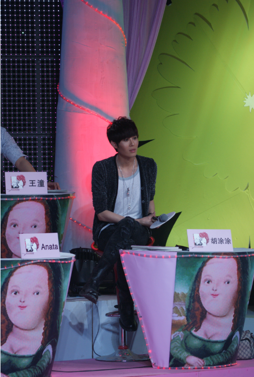  p data-id="gnyubgxnjx">胡晓,80后主持人,演员,全能唱作音乐人.