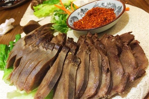  p data-id="gnwnhwrotx">藏菜即西藏菜肴,是中