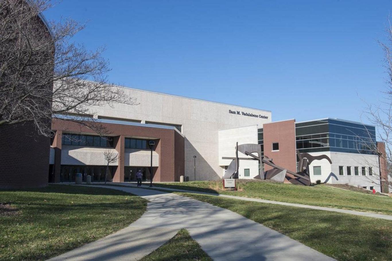  p>南伊利诺伊大学爱德华兹维尔分校位于美国伊利诺伊州西南部的