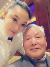 傅冲与亲朋好友照片