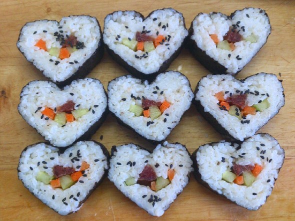  p data-id="gnfhcddr2y">爱心寿司是一道家常美食,主要制作材料是 a