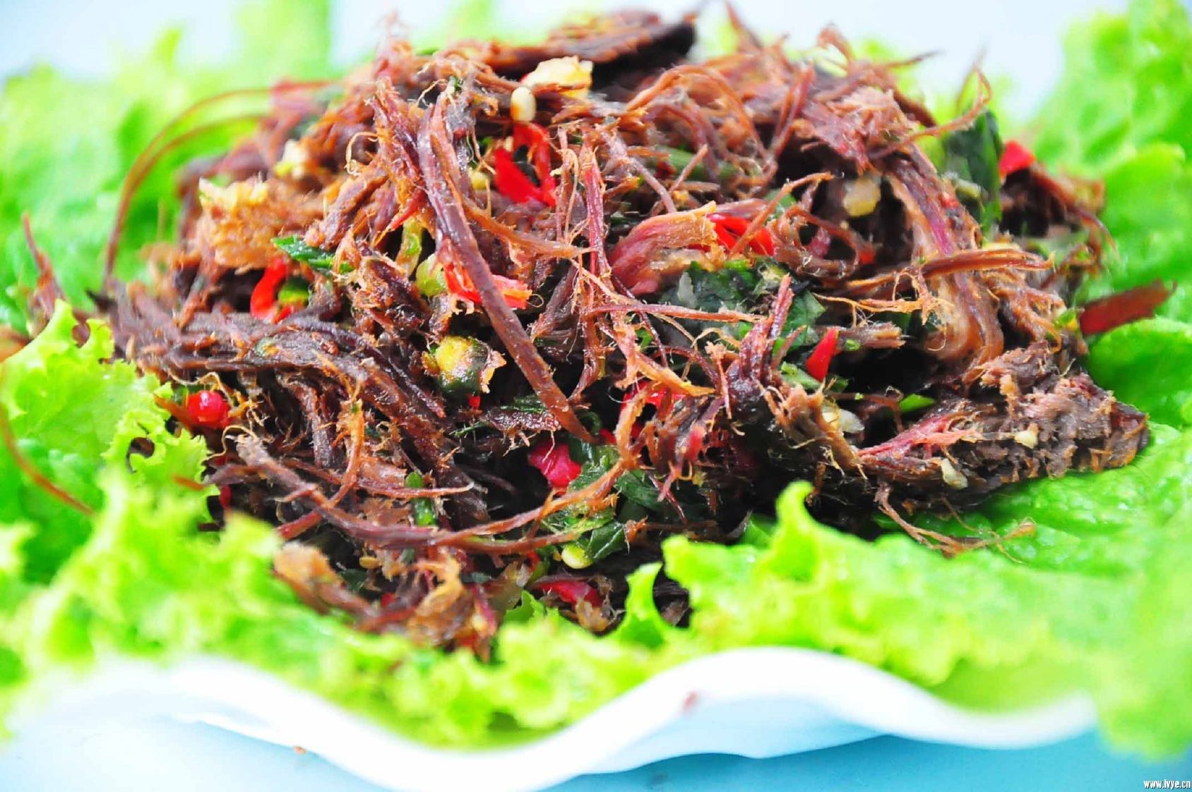  p>傣族火烧干巴,通常称骡子干巴,是文山地区壮族,回族最有特色的肉类