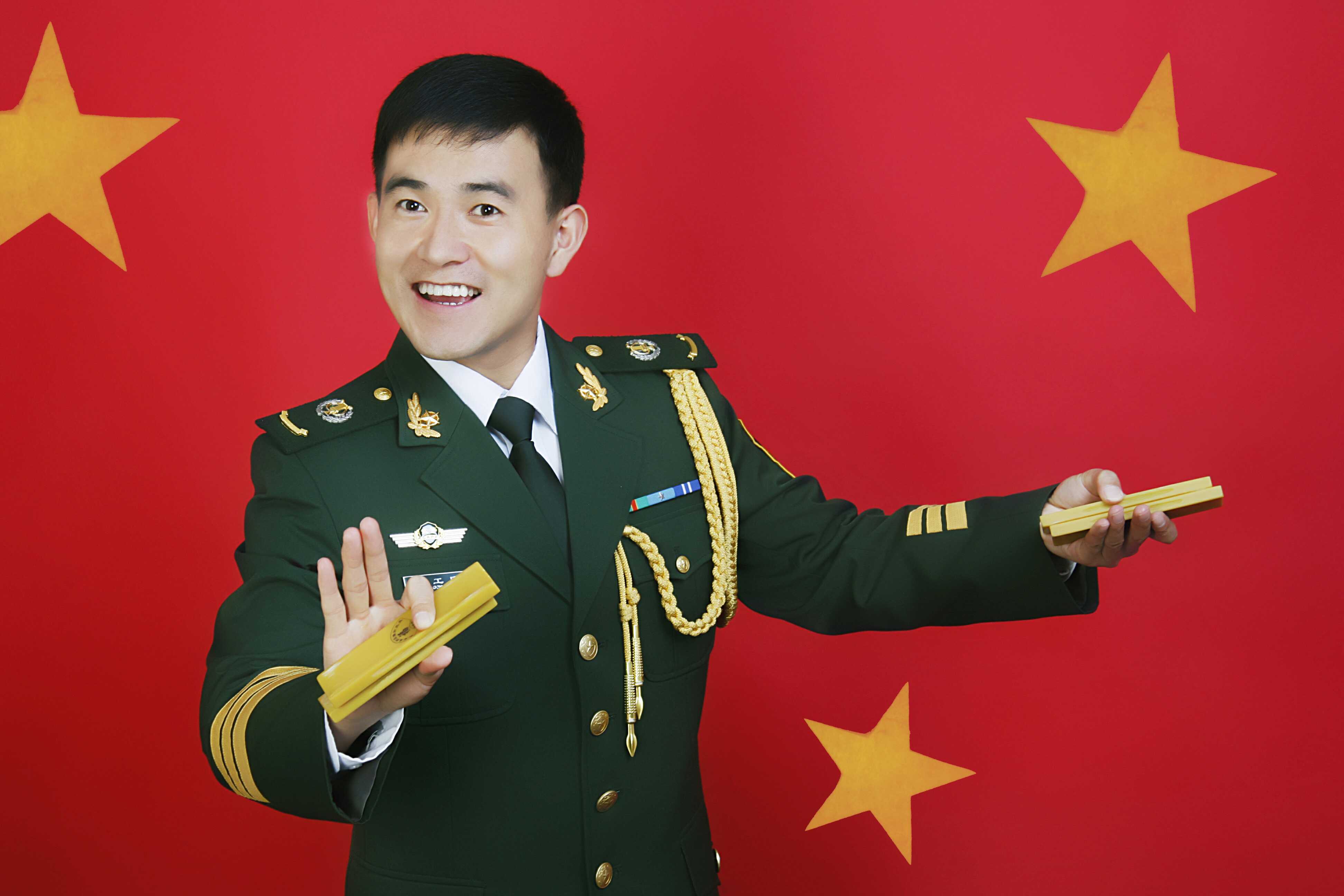 原武警文工团青年喜剧演员,创编室成员,中国曲艺家