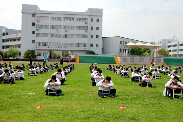 d28k">院桥中学位于 a target="_blank" href="/item/黄岩区/6431218"