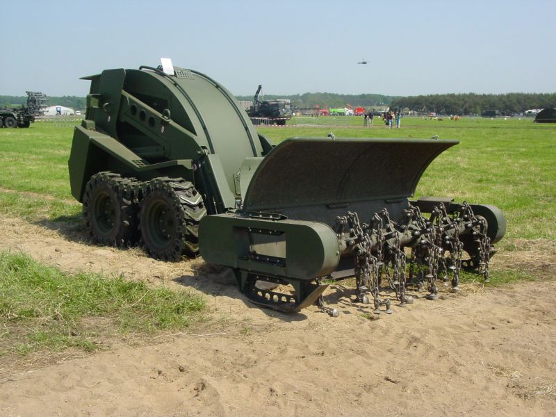  p>扫雷车系装有扫雷器的坦克装甲车辆,用于在地雷场中为部队开辟道路