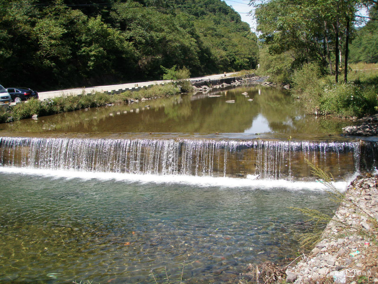  p>青山沟国家重点风景名胜区位于宽甸县青山沟镇境内,景区距宽甸县城